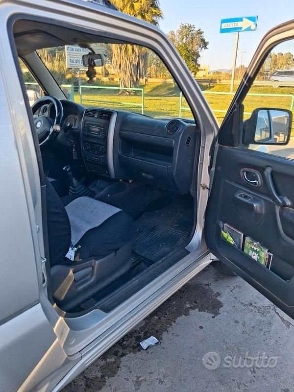 Usata Suzuki Jimny 65 CV (47 kW) 2007 Grigio SUV