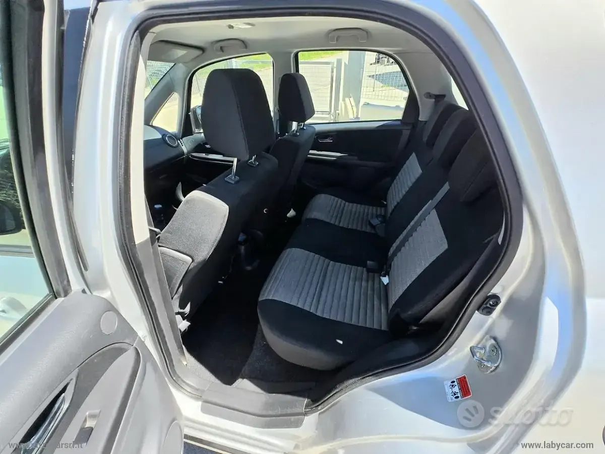 Begagnad Fiat Sedici Emotion 136 HK (100 kW) 2010 Silver SUV