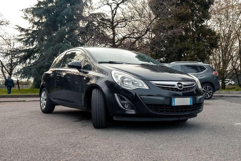 Usata Opel Corsa 86 CV (63 kW) 2011 Nero Utilitaria