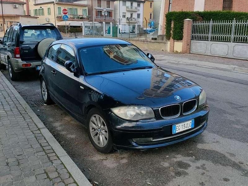 Usata BMW 116 116 CV (85 kW) 2011 Nero Utilitaria