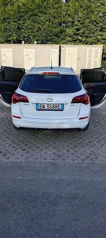 Usata Opel Astra GTC Cosmo 110 CV (80 kW) 2012 Berlina
