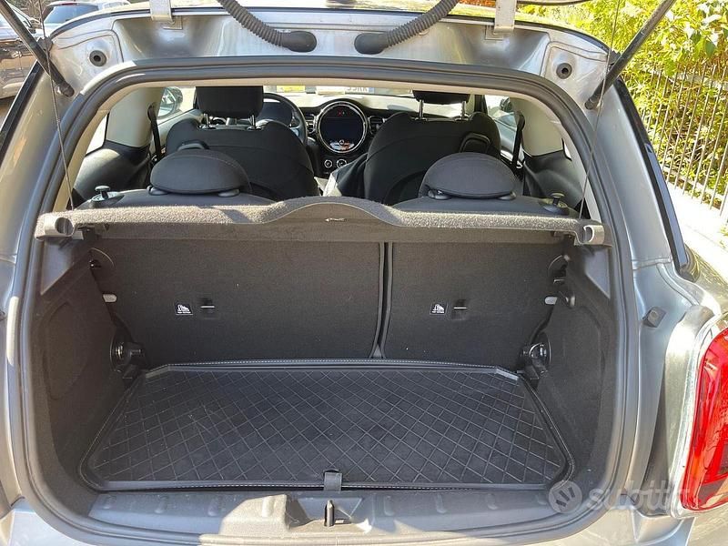 Usata Mini Cooper SE Classic 75 kW (102 CV) 2023 Grigio Utilitaria