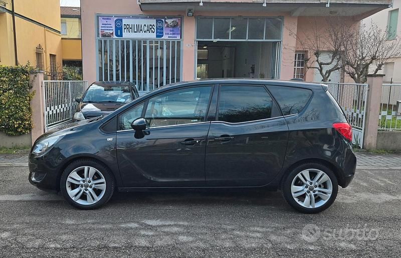 Usata Opel Meriva Cosmo 120 CV (88 kW) 2016 Nero Monovolume