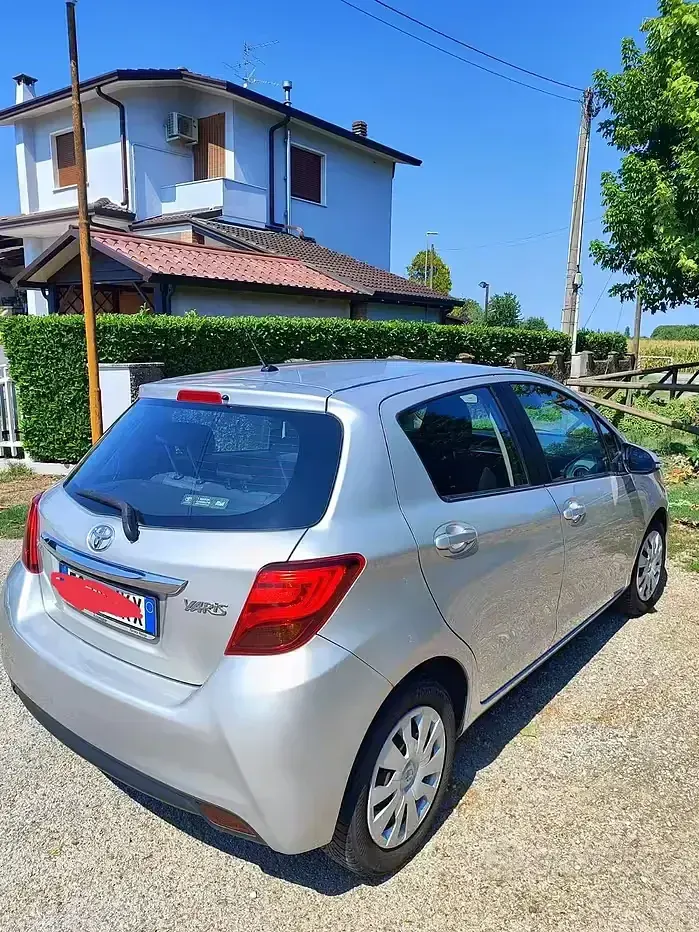 Usata Toyota Yaris 65 CV (47 kW) 2017 Grigio Utilitaria
