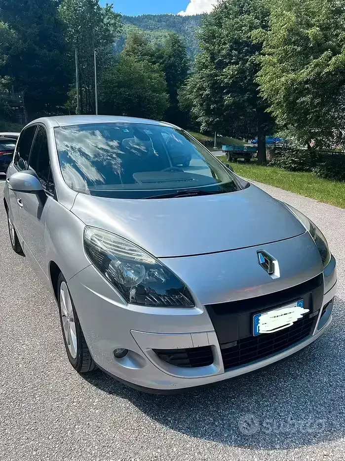 Usata Renault Scénic III Luxe 110 CV (80 kW) 2010 Grigio Monovolume