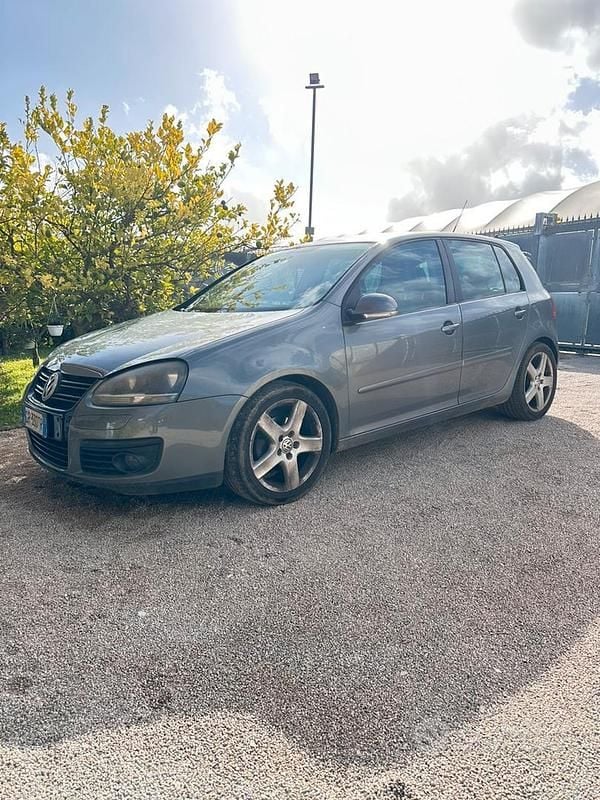 Grigio Usata 2008 VW Golf V Tre volumi | 2500 € (Ottimo prezzo) - Immagine 1/4