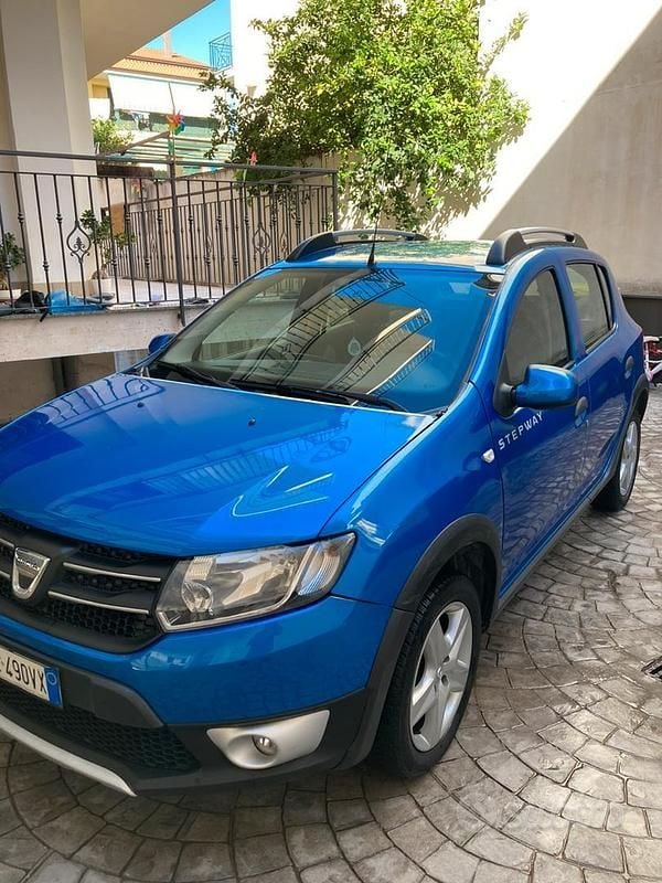 Usata Dacia Sandero Prestige 90 CV (66 kW) 2013 Blu Berlina