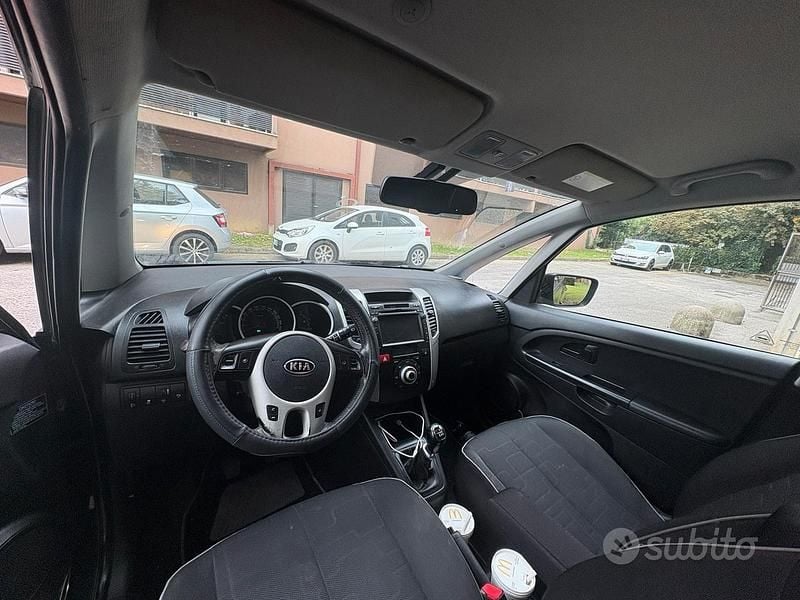 Usata Kia Venga 90 CV (66 kW) 2012 Nero Utilitaria