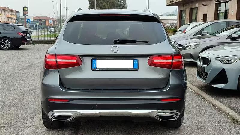 Usata Mercedes GLC250 204 CV (150 kW) 2016 Grigio SUV