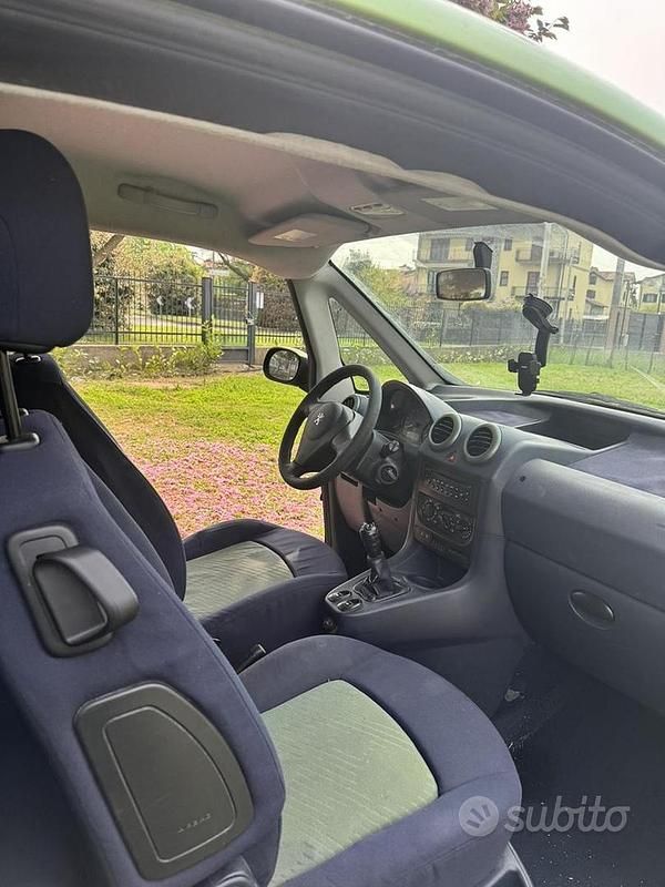 Usata Peugeot 1007 73 CV (53 kW) 2006 Verde Monovolume