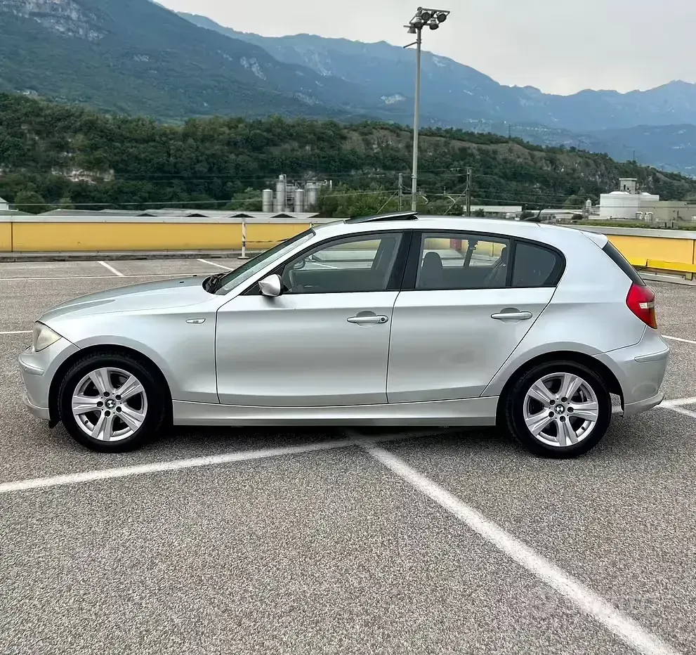 Usata BMW 120 M Sport 177 CV (130 kW) 2009 Grigio Utilitaria