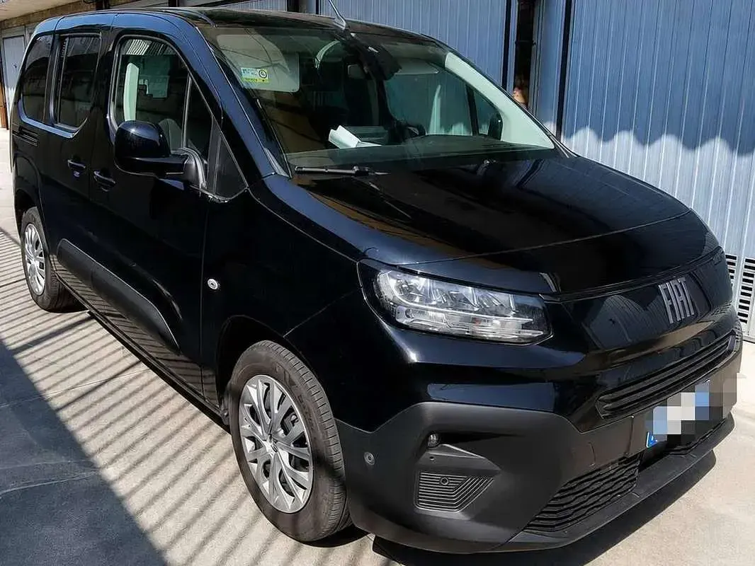 Usata Fiat Doblò 101 CV (74 kW) 2024 Nero Monovolume