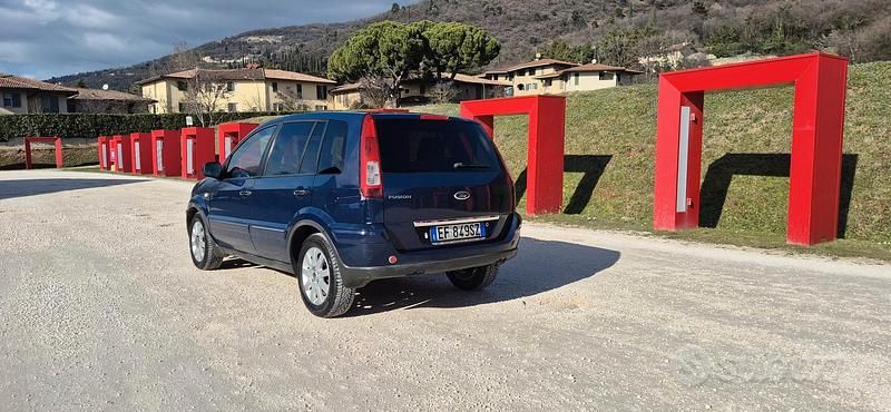 Usata Ford Fusion 80 CV (58 kW) 2011 Blu Utilitaria