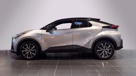 Usata Toyota C-HR Trend 198 CV (145 kW) 2024 Grigio metallizzato SUV