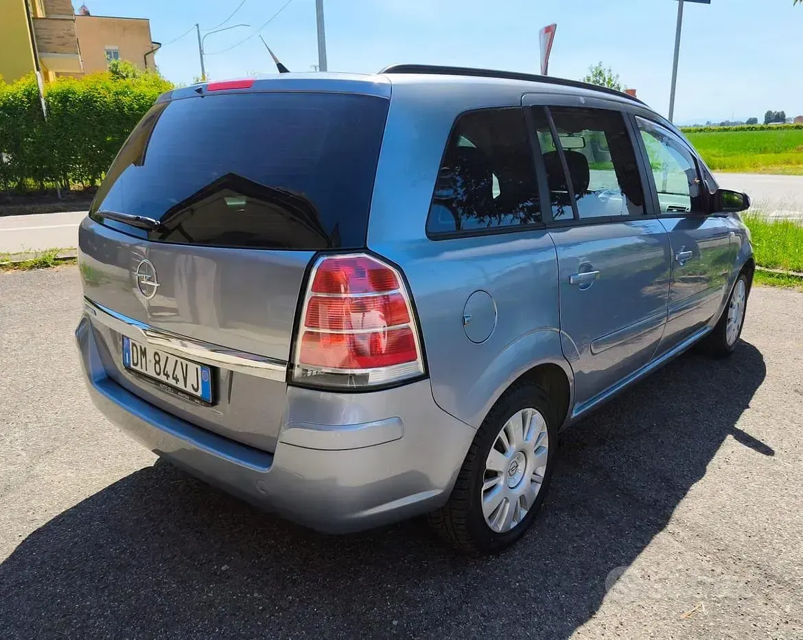 Usata Opel Zafira Cosmo 94 CV (69 kW) 2008 Grigio Monovolume
