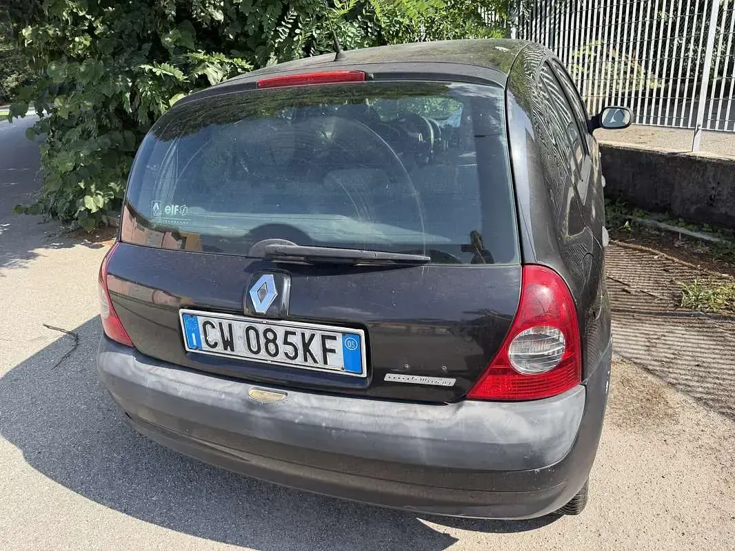 Usata Renault Clio II 75 CV (55 kW) 2005 Nero Berlina