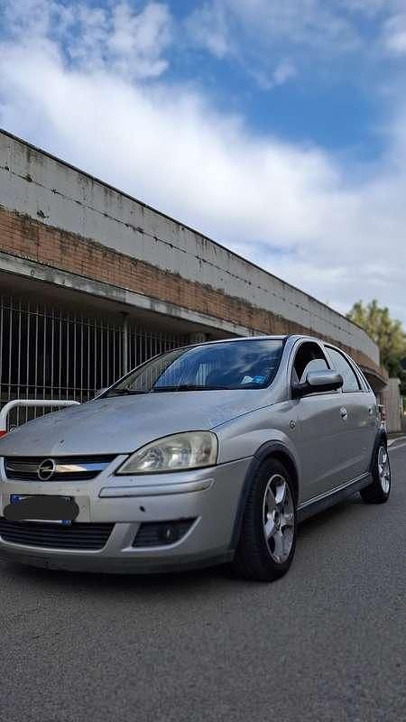 Usata 2001 Opel Corsa Club Tre volumi | 900 € (Buon prezzo) - Immagine 1/4