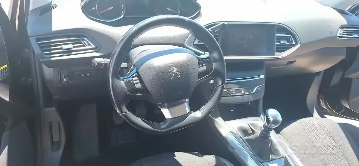 Usata Peugeot 308 112 CV (82 kW) 2018 Nero SUV