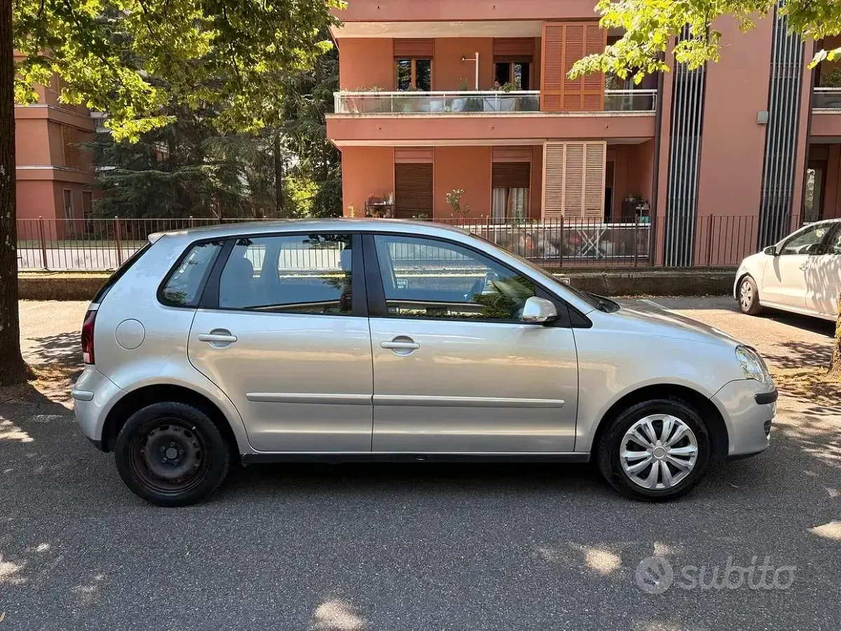 Usata VW Polo Comfortline 75 CV (55 kW) 2005 Grigio Utilitaria