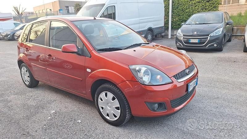 Usata Ford Fiesta 2007 Rosso Utilitaria