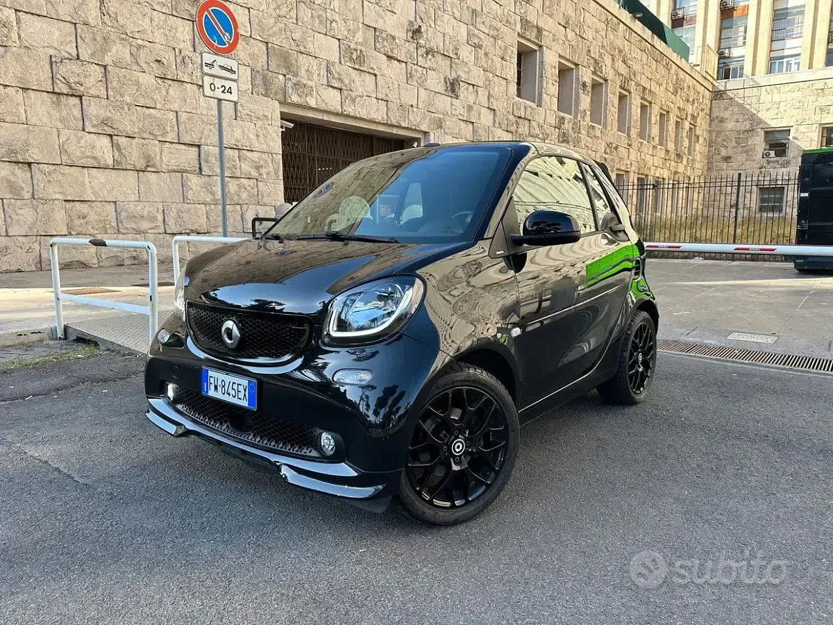 Begagnad Smart ForTwo Cabrio Superpassion 71 HK (52 kW) 2019 Svart Cab