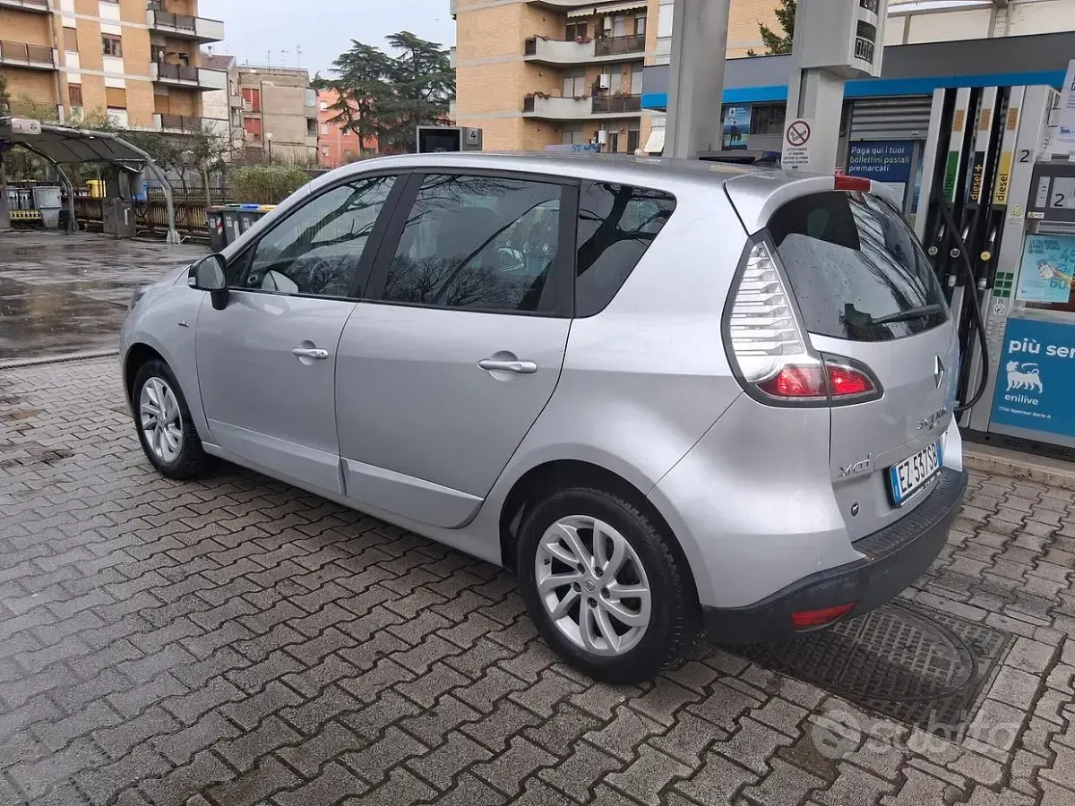 Usata Renault Scénic III XMOD 110 CV (80 kW) 2015 Grigio Monovolume