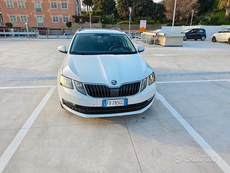 Usata Skoda Octavia 130 CV (95 kW) 2019 Bianco Station wagon