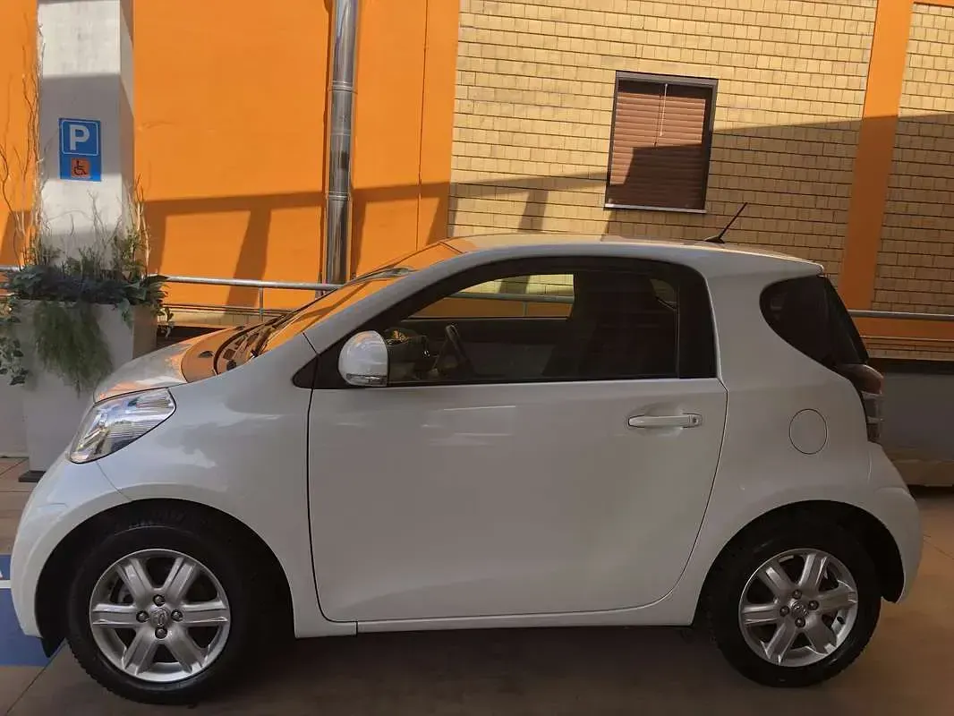 Usata Toyota iQ 68 CV (50 kW) 2012 Bianco Utilitaria
