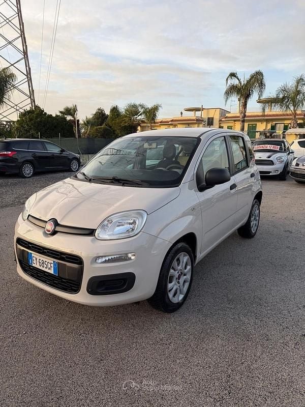Beige Usata 2015 Fiat Panda Utilitaria | 4200 € (Buon prezzo) - Immagine 1/4