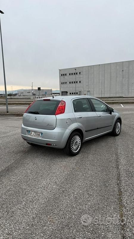 Usata Fiat Grande Punto Active 77 CV (56 kW) 2007 Grigio Utilitaria