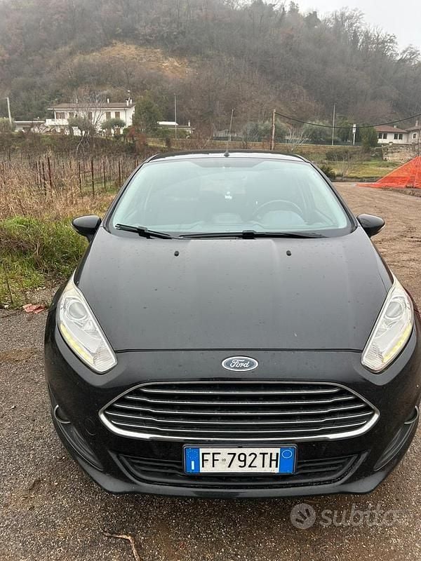 Usata Ford Fiesta Titanium 95 CV (69 kW) 2016 Nero Berlina