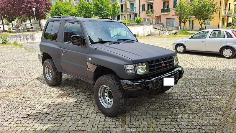 Usata Mitsubishi Pajero 100 CV (73 kW) 1998 Nero SUV