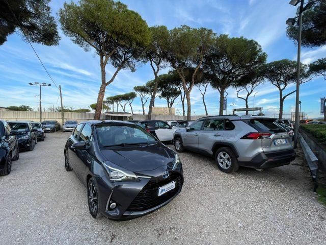 Grigio Usata 2018 Toyota Yaris Hybrid Active Tre volumi | 15.300 € (Molto cara) - Immagine 1/4