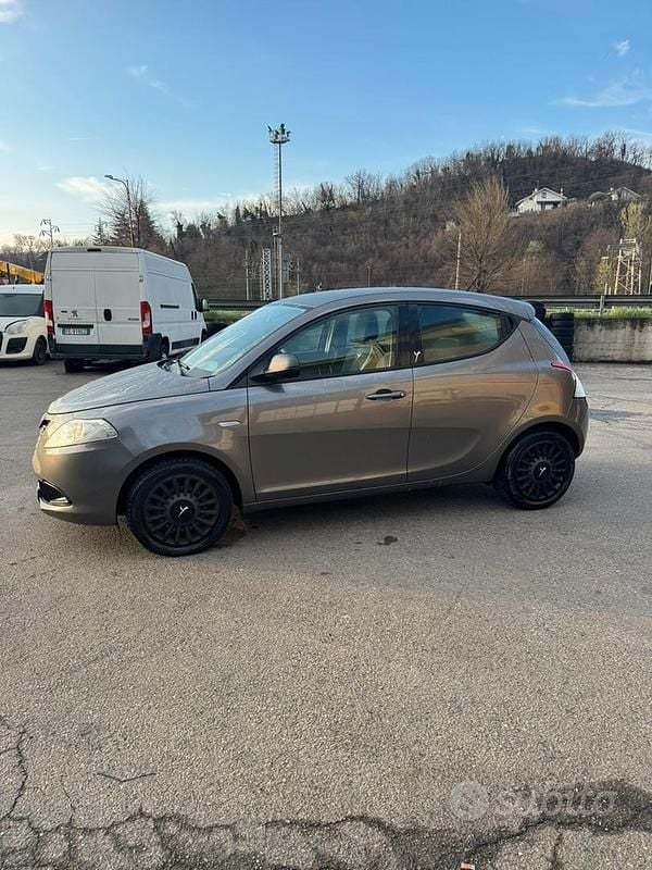 Usata Lancia Ypsilon 2015 Grigio Utilitaria