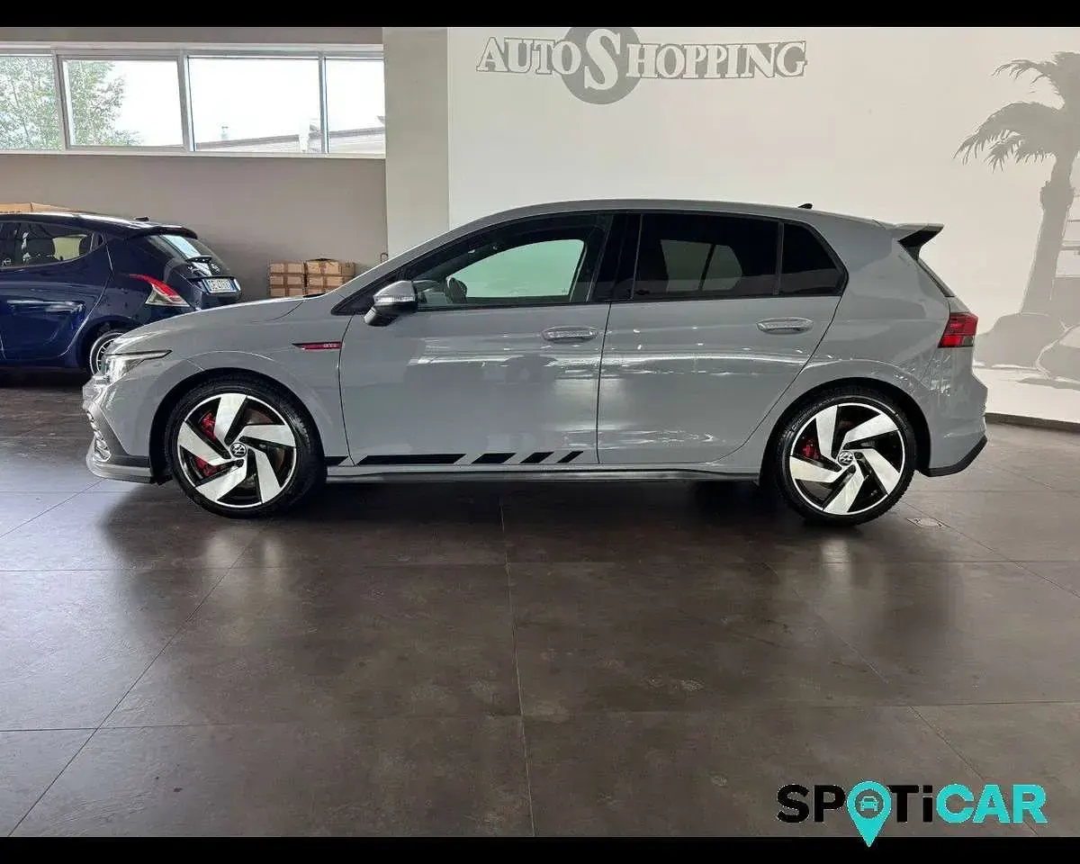 Usata VW Golf VIII GTI 300 CV (220 kW) 2023 Grigio Utilitaria
