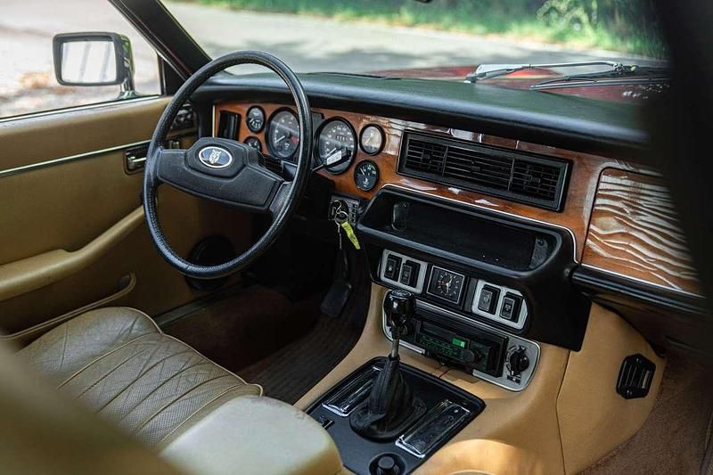 Usata Jaguar XJ6 200 CV (147 kW) 1981 Rosso Berlina