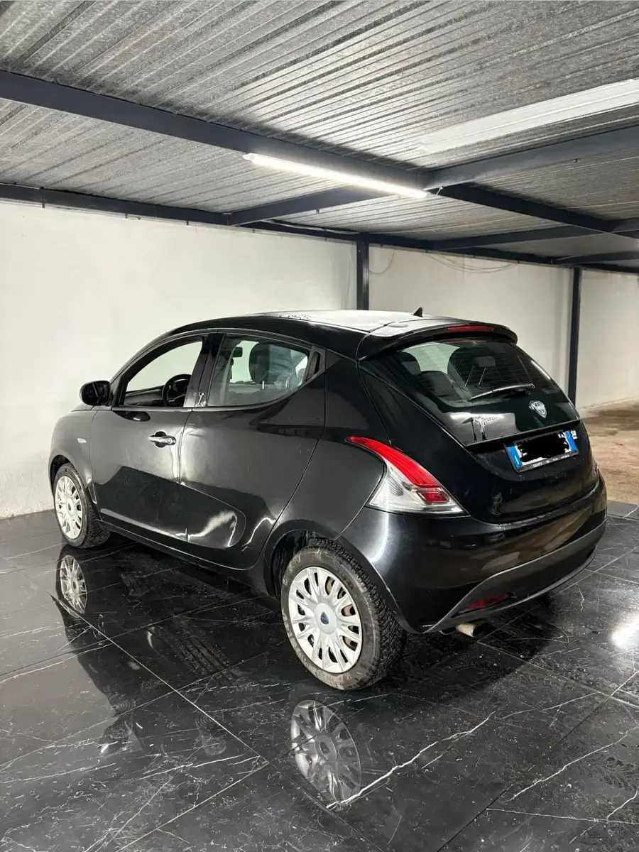Usata Lancia Ypsilon Gold 95 CV (69 kW) 2013 Nero Utilitaria