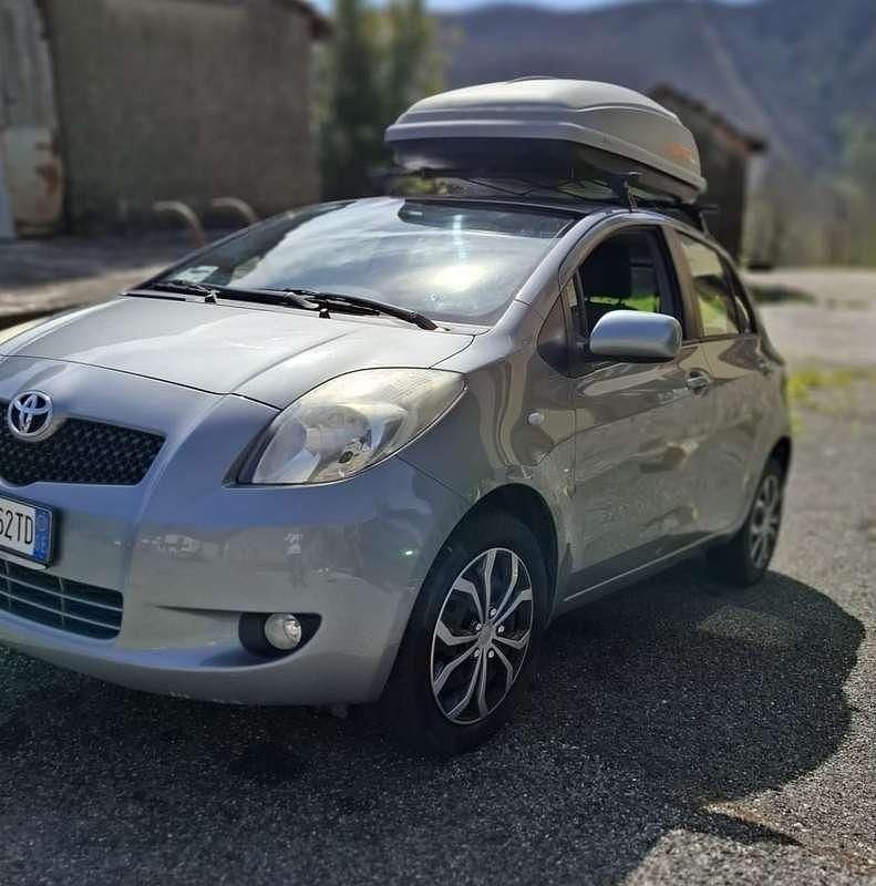 Usata Toyota Yaris Sol 87 CV (63 kW) 2008 Argento Utilitaria