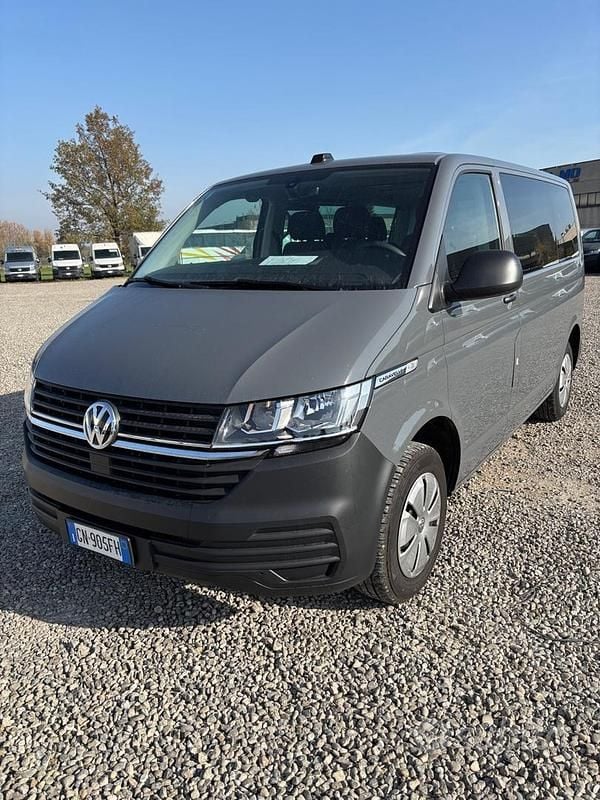 Usata VW Caravelle Trendline 110 CV (80 kW) 2023 Giallo Monovolume