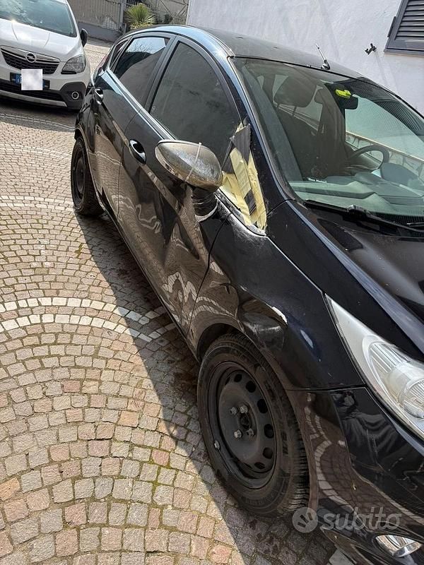 Usata Ford Fiesta Titanium 80 CV (58 kW) 2010 Nero Utilitaria