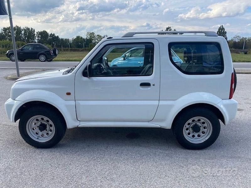 Usata Suzuki Jimny 82 CV (60 kW) 2001 Bianco SUV