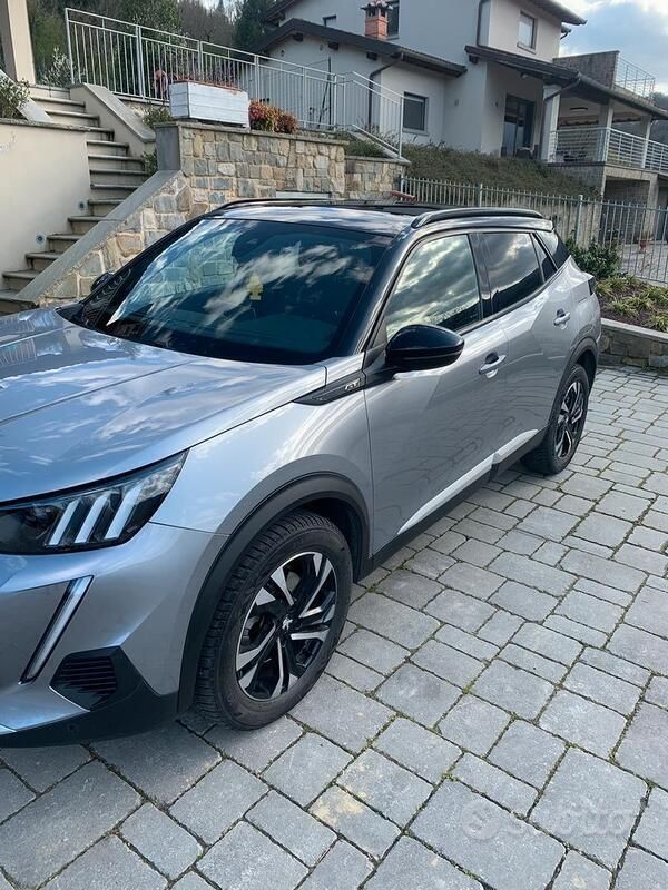 Usata Peugeot 2008 GT 130 CV (95 kW) 2023 Grigio SUV