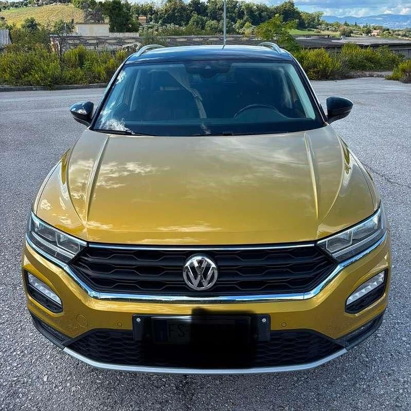 Usata VW T-Roc Style 116 CV (85 kW) 2019 Oro SUV