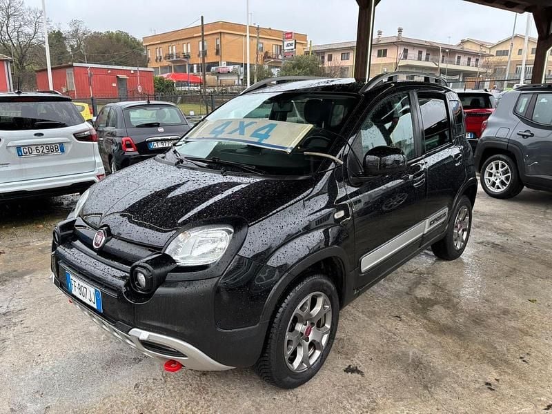 Nero Usata 2016 Fiat Panda Cross Cross Due volumi | 11.899 € - Immagine 1/4