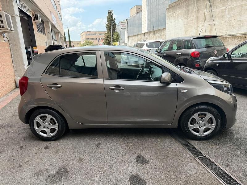 Usata Kia Picanto Style 65 CV (47 kW) 2020 Grigio Utilitaria