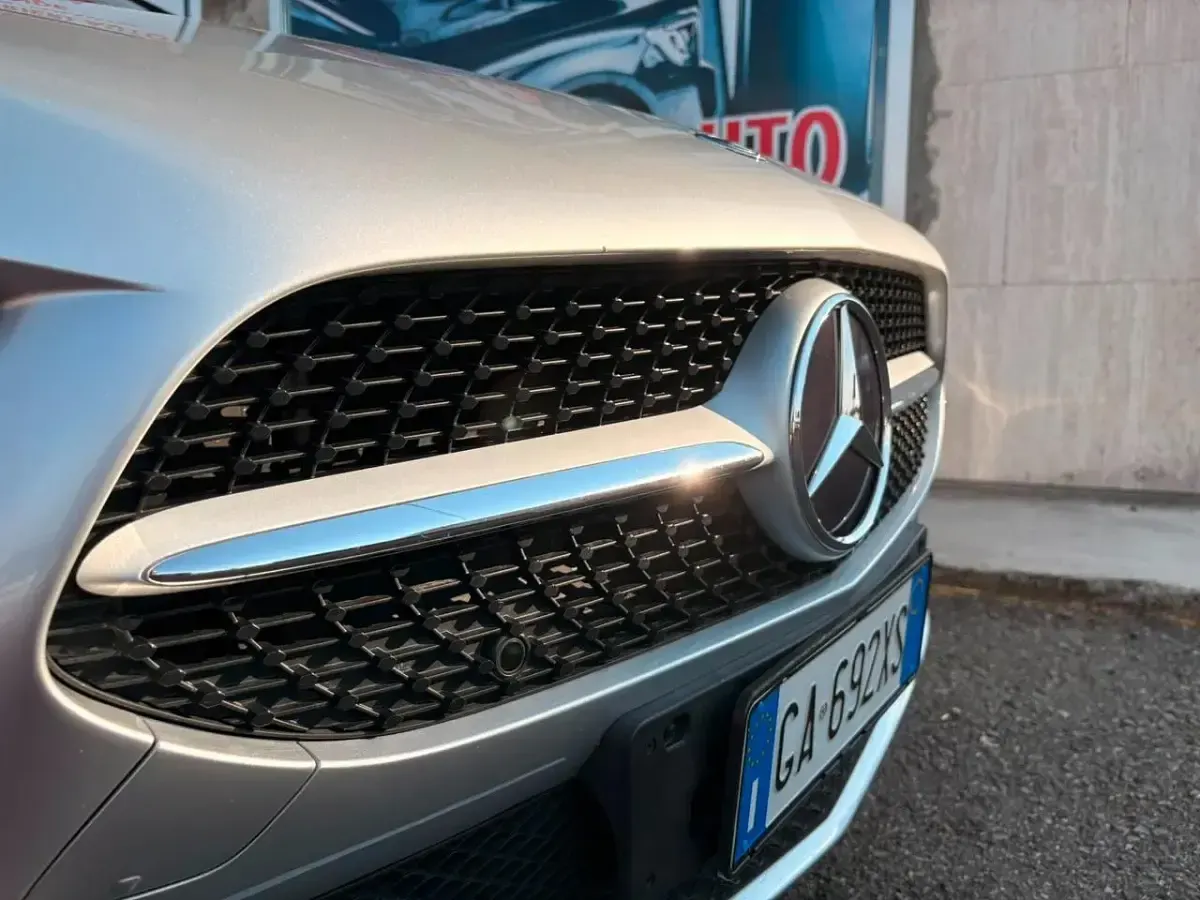 Usata Mercedes A180 Business 116 CV (85 kW) 2020 Argento Berlina