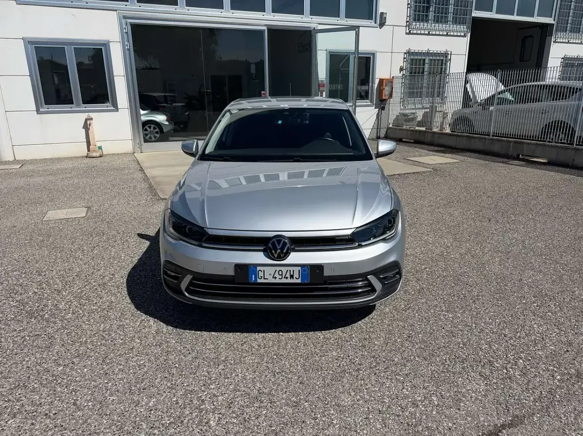 Usata VW Polo Style 95 CV (69 kW) 2023 Argento Utilitaria