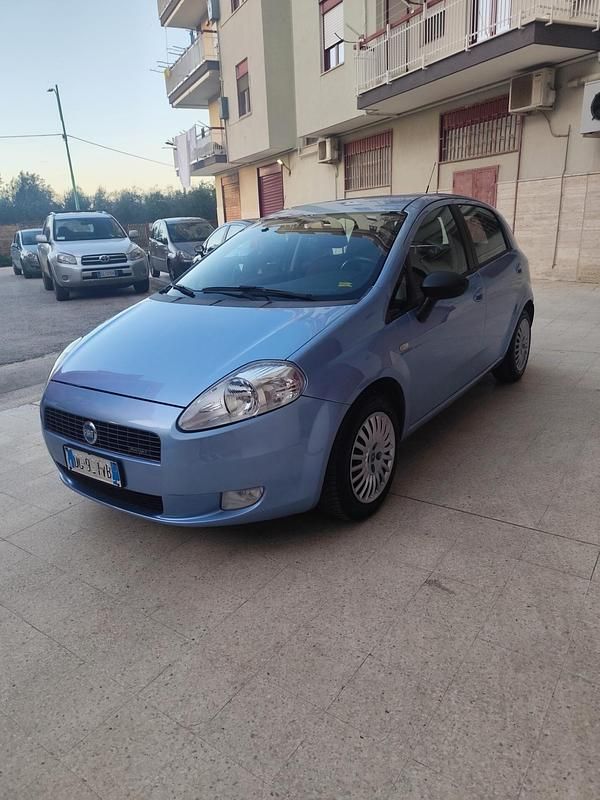 Usata Fiat Grande Punto Dynamic 75 CV (55 kW) 2007 Blu Utilitaria