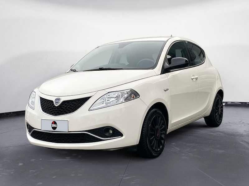 Bianco Usata 2013 Lancia Ypsilon Gold Due volumi | 7200 € (Buon prezzo) - Immagine 1/4