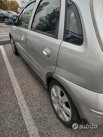 Usata Opel Corsa 60 CV (44 kW) 2006 Grigio Utilitaria